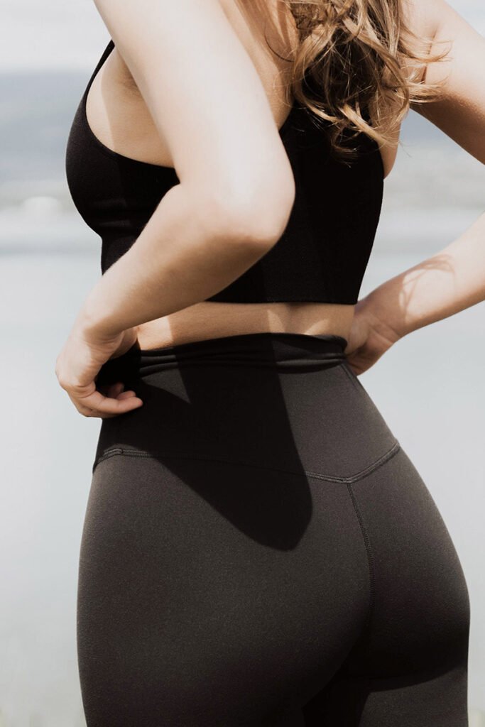 how to wear yoga pants without underwear lines 01